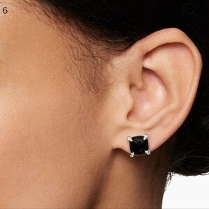 DY Silver Onyx&diamonds stud earrings. 9mmx9mm